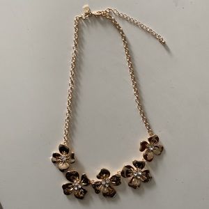 NWOT Banana Republic Gold Floral Necklace Adjustable